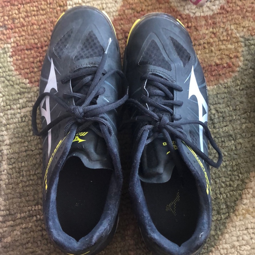 Top of the line Mizuno volleyball shoes